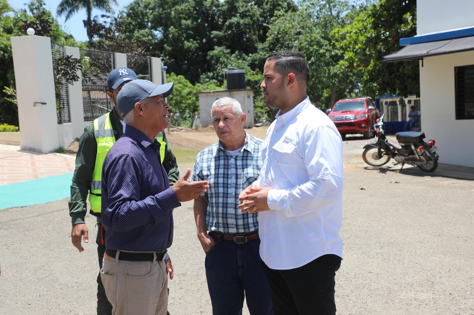 EGEHID dialoga con comunidades de la Sierra de Santiago sobre obras sociales