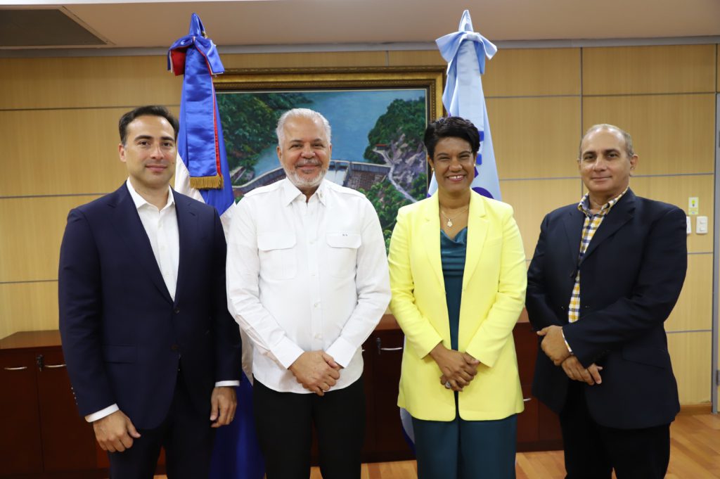 
La Empresa de Generación Hidroeléctrica Dominicana (EGEHID) y el Consorcio Bayacanes firmaron una adenda al contrato para la construcción de la presa de Guaigüí, sobre el río Camú, en La Vega, y la cual se le adicionará un sistema de hidrobombeo para aumentar la producción de energía limpia.