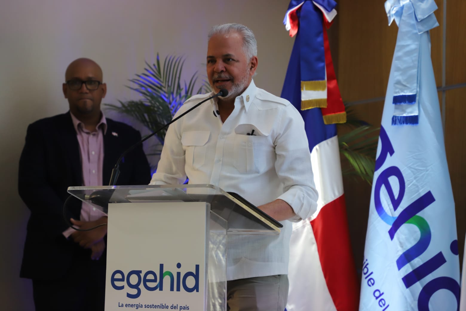 LA VEGA (R. Dominicana).- La Empresa de Generación Hidroeléctrica Dominicana (EGEHID) sostuvo un encuentro de socialización del Proyecto de Aprovechamiento Múltiple Río Camú Presa e Hidrobombeo Guaigüí con los comunitarios de esa localidad.