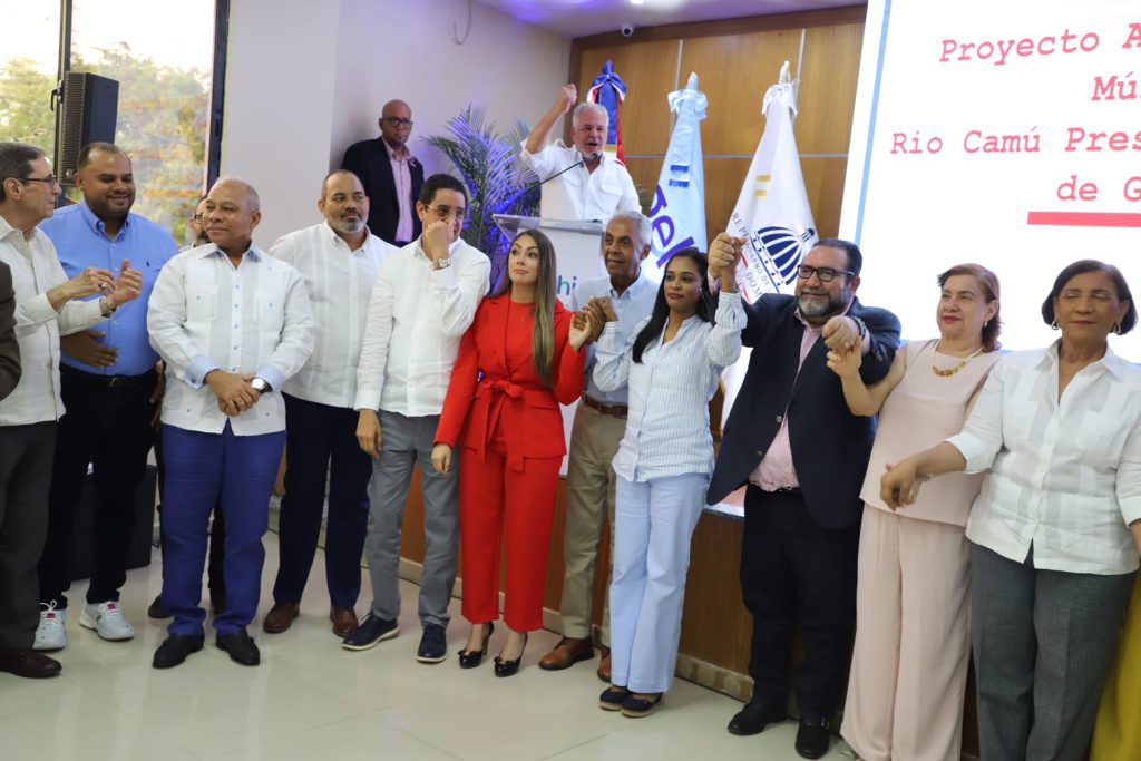 LA VEGA (R. Dominicana).- La Empresa de Generación Hidroeléctrica Dominicana (EGEHID) sostuvo un encuentro de socialización del Proyecto de Aprovechamiento Múltiple Río Camú Presa e Hidrobombeo Guaigüí con los comunitarios de esa localidad.