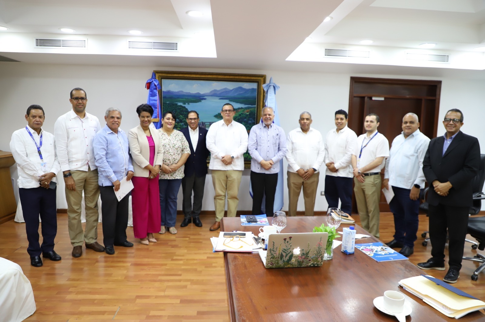 La Empresa de Generación Hidroeléctrica Dominicana (EGEHID) conformó un Comité de Veeduría Ciudadana, como parte de los esfuerzos para fortalecer la transparencia en los procesos de compras y contrataciones públicas. El comité está compuesto por representantes de universidades, organizaciones de desarrollo y de la sociedad civil.