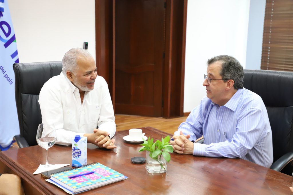 Tuvieron participación en el encuentro la directora de Planificación de EGEHID, Gloria Ross; la directora de Desarrollo Hidroeléctrico, Melania Pérez y la directora de Proyectos de Obras Civiles, Penélope Oviedo, quienes ofrecieron explicaciones sobre las obras en marcha y las proyectadas para provincia.