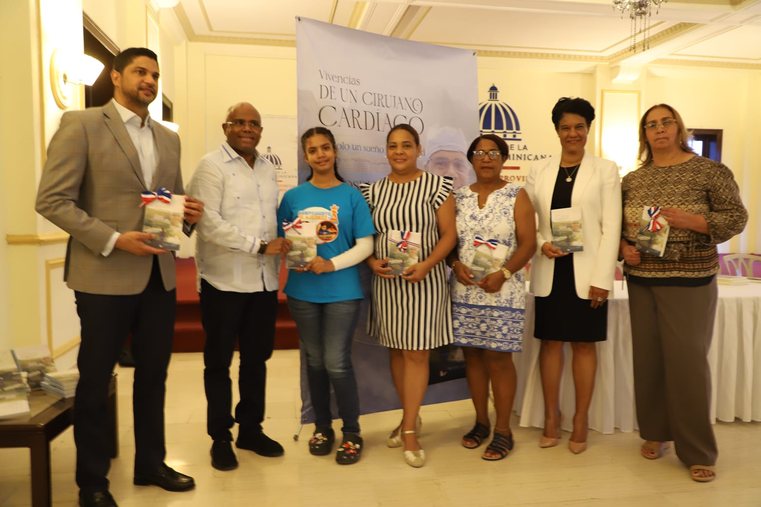 La presidenta del Consejo Directivo de la Empresa de Generación Hidroeléctrica Dominicana (EGEHID), doctora Rosa Ysabel Ruiz, tuvo a su cargo la presentación del libro “Vivencias de un cirujano cardíaco”, de la autoría del doctor José Joaquín Norberto.