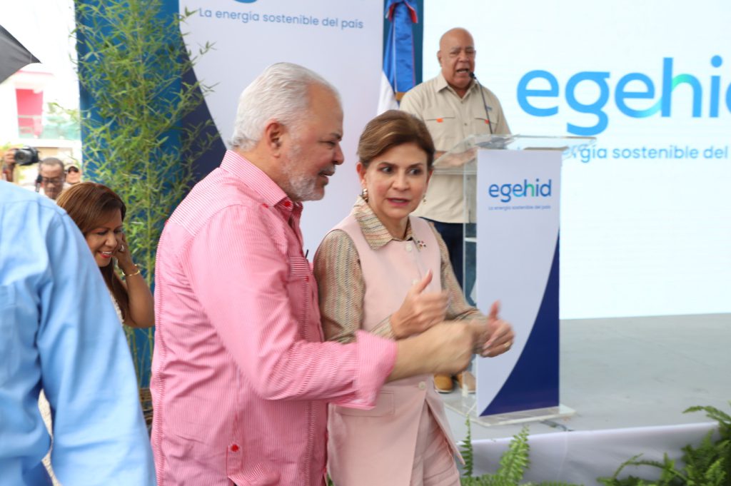 SÁNCHEZ RAMÍREZ (R. Dominicana).- Con la presencia de la vicepresidenta de la República, Raquel Peña, la Empresa de Generación Hidroeléctrica Dominicana (EGEHID) entregó asfaltadas las calles de varios sectores del municipio de Villa la Mata y el distrito municipal de Hernando Alonzo, provincia de Sánchez Ramírez, que conllevaron una inversión de RD$ 551,626,494.13.