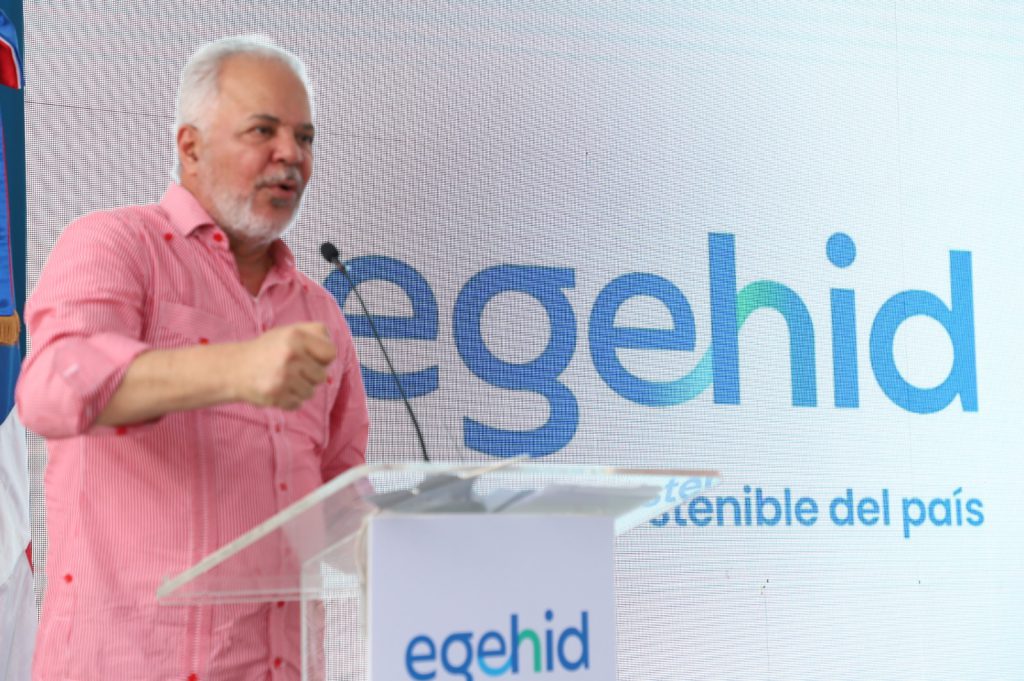 SÁNCHEZ RAMÍREZ (R. Dominicana).- Con la presencia de la vicepresidenta de la República, Raquel Peña, la Empresa de Generación Hidroeléctrica Dominicana (EGEHID) entregó asfaltadas las calles de varios sectores del municipio de Villa la Mata y el distrito municipal de Hernando Alonzo, provincia de Sánchez Ramírez, que conllevaron una inversión de RD$ 551,626,494.13.