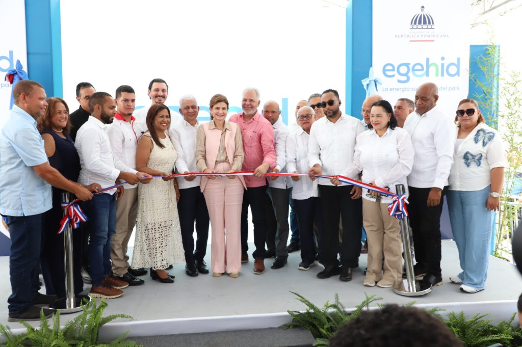 SÁNCHEZ RAMÍREZ (R. Dominicana).- Con la presencia de la vicepresidenta de la República, Raquel Peña, la Empresa de Generación Hidroeléctrica Dominicana (EGEHID) entregó asfaltadas las calles de varios sectores del municipio de Villa la Mata y el distrito municipal de Hernando Alonzo, provincia de Sánchez Ramírez, que conllevaron una inversión de RD$ 551,626,494.13.