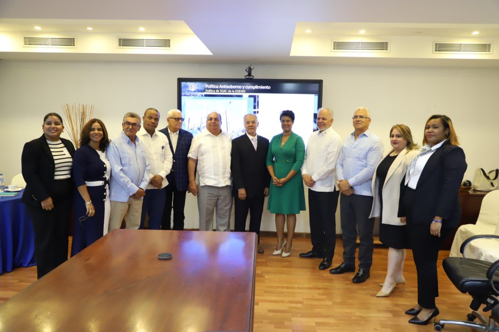 SANTO DOMINGO (R. Dominicana).- La Empresa de Generación Hidroeléctrica Dominicana (EGEHID) socializó con miembros de su Consejo Directivo sobre el Sistema de Gestión Antisoborno ISO 37001 y de Complimiento 37301.