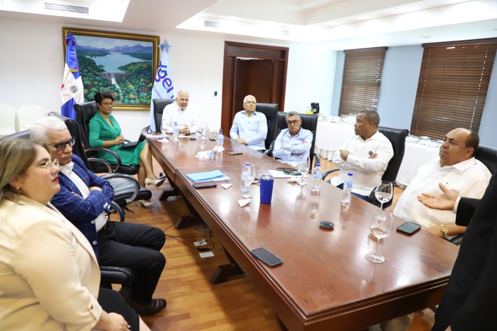 SANTO DOMINGO (R. Dominicana).- La Empresa de Generación Hidroeléctrica Dominicana (EGEHID) socializó con miembros de su Consejo Directivo sobre el Sistema de Gestión Antisoborno ISO 37001 y de Complimiento 37301.