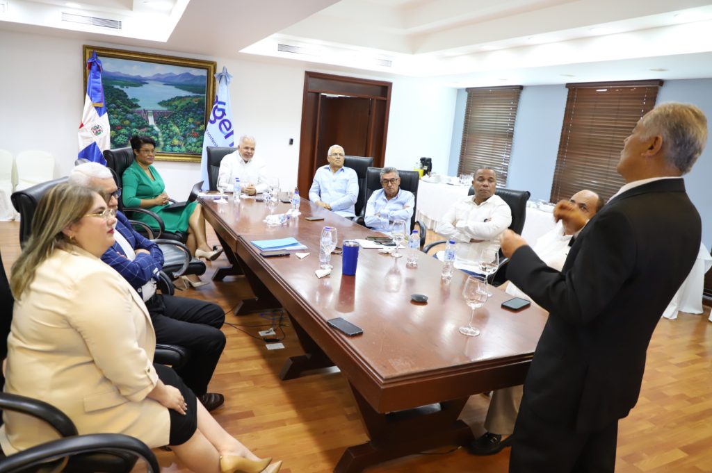 SANTO DOMINGO (R. Dominicana).- La Empresa de Generación Hidroeléctrica Dominicana (EGEHID) socializó con miembros de su Consejo Directivo sobre el Sistema de Gestión Antisoborno ISO 37001 y de Complimiento 37301.