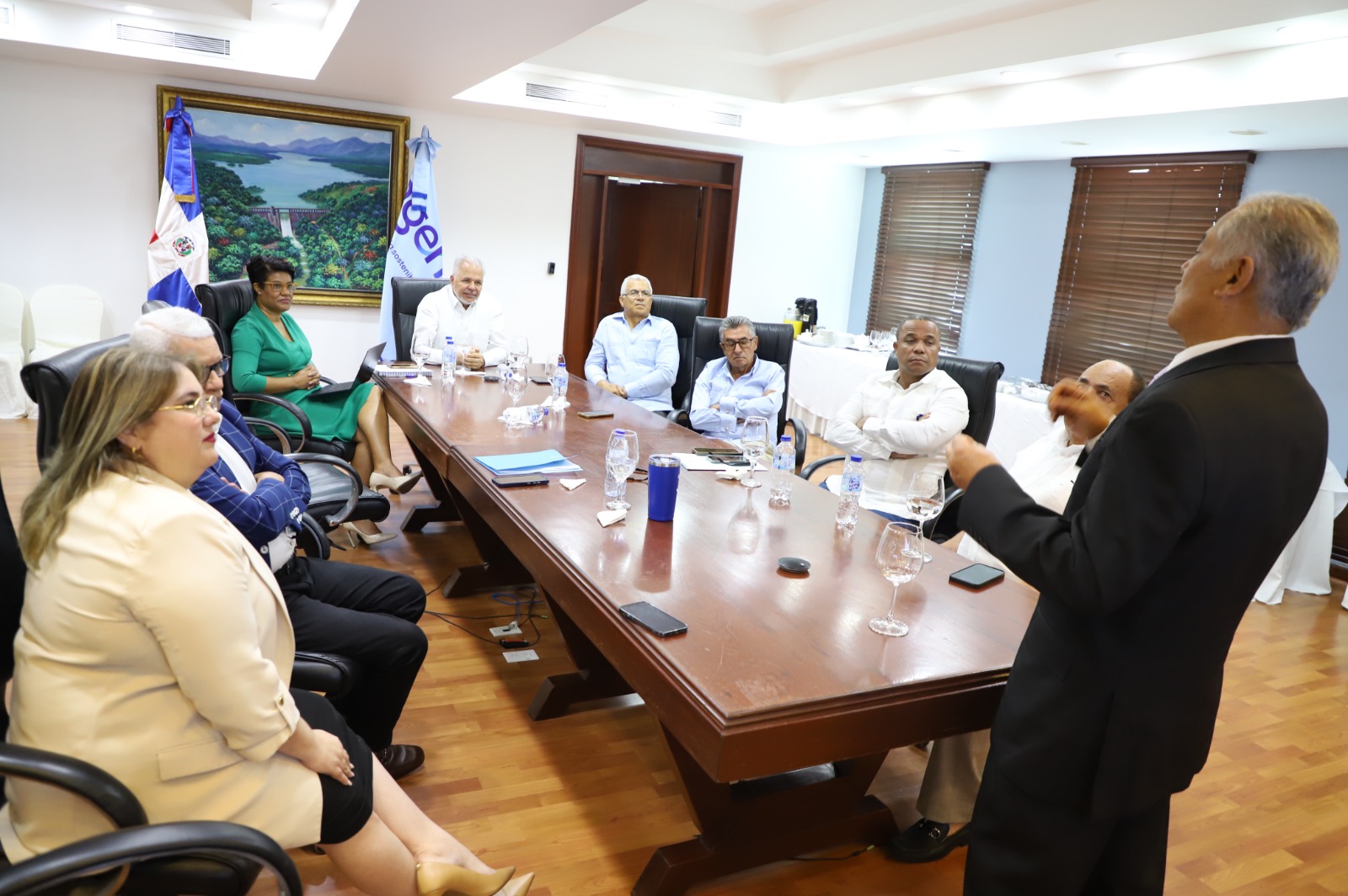 SANTO DOMINGO (R. Dominicana).- La Empresa de Generación Hidroeléctrica Dominicana (EGEHID) socializó con miembros de su Consejo Directivo sobre el Sistema de Gestión Antisoborno ISO 37001 y de Complimiento 37301.