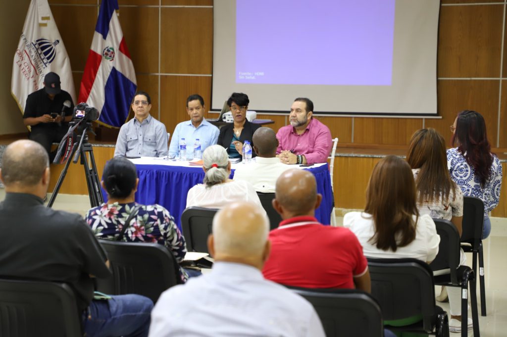 LA VEGA (R. Dominicana).- La Empresa de Generación Hidroeléctrica Dominicana (EGEHID) sostuvo un  encuentro con la comisión de veeduría del Proyecto de Aprovechamiento Múltiple Río Camú Presa e Hidrobombeo Guaigüí.