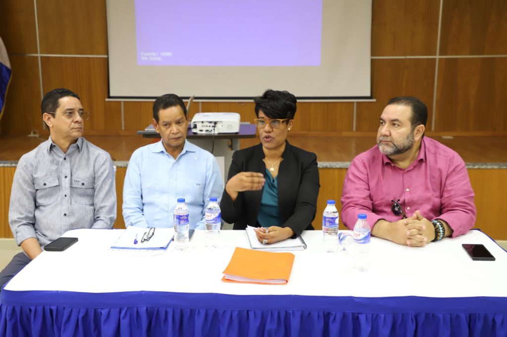 LA VEGA (R. Dominicana).- La Empresa de Generación Hidroeléctrica Dominicana (EGEHID) sostuvo un encuentro con la comisión de veeduría del Proyecto de Aprovechamiento Múltiple Río Camú Presa e Hidrobombeo Guaigüí.