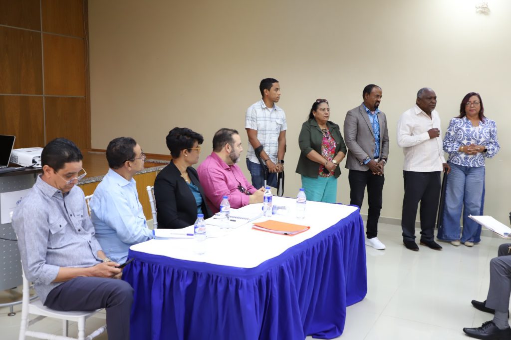 LA VEGA (R. Dominicana).- La Empresa de Generación Hidroeléctrica Dominicana (EGEHID) sostuvo un  encuentro con la comisión de veeduría del Proyecto de Aprovechamiento Múltiple Río Camú Presa e Hidrobombeo Guaigüí.