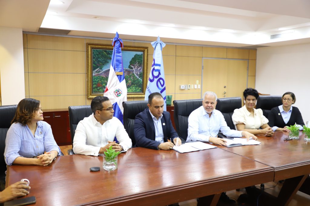 SANTO DOMINGO (R. Dominicana).- Con una contribución de RD$ 2,000,000.00, la Empresa de Generación hidroeléctrica Dominicana (EGEHID) se suma a los auspiciadores de la feria Expo Constitución 2025, que se celebra en San Cristóbal.