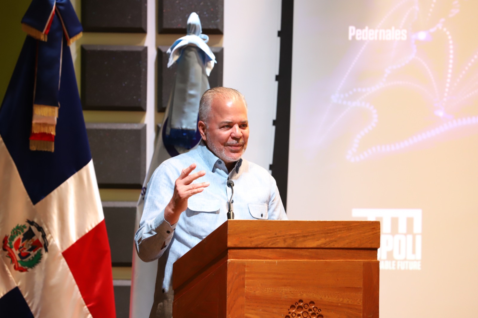 PERAVIA (R. Dominicana).- Representantes empresariales y de organismos multilaterales, autoridades, funcionarios, académicos, dirigentes comunitarios, líderes eclesiales y de la sociedad civil recibieron con entusiasmo el lanzamiento de la propuesta Ruta Azul: un proyecto que promete transformar la vida de los habitantes de la región sur, enfocándose en la potencialización de los atributos de cada territorio, enlazándolos en una visión de desarrollo articulada.