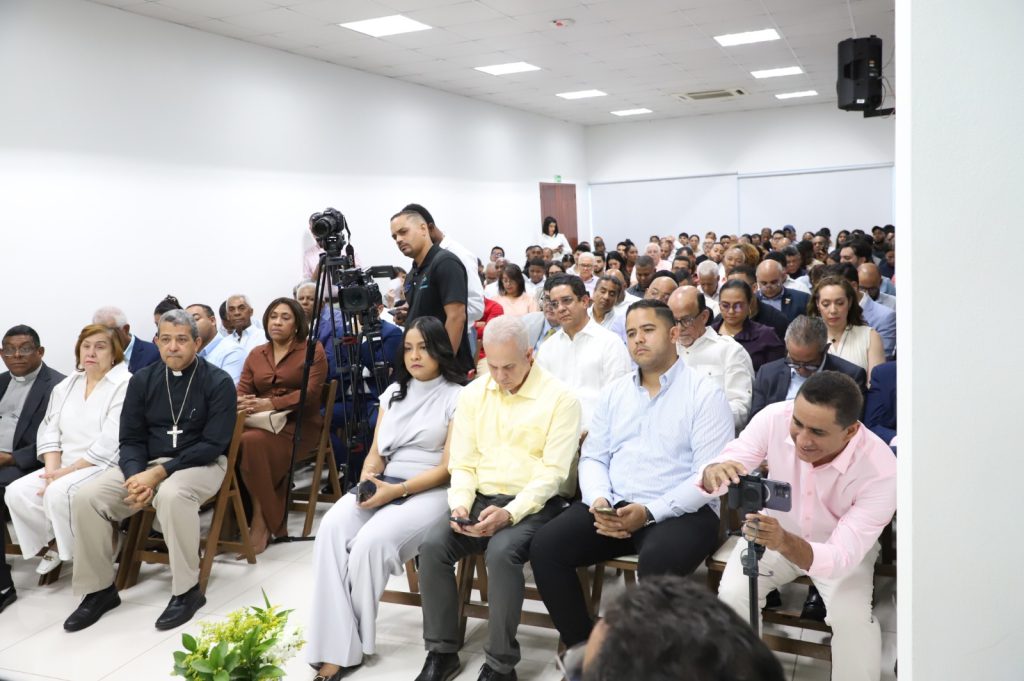 LA VEGA (R. Dominicana). – La Empresa de Generación Hidroeléctrica Dominicana (EGEHID) participó en el panel “Impacto y sostenibilidad del proyecto Presa de Guaigüí: un diálogo entre la academia y la comunidad”, organizado por la Universidad Católica del Cibao (Ucateci), en el cual expertos, autoridades y líderes sociales analizaron la viabilidad, beneficios y retos de esta obra estratégica para el suministro de agua y energía en la provincia de La Vega.