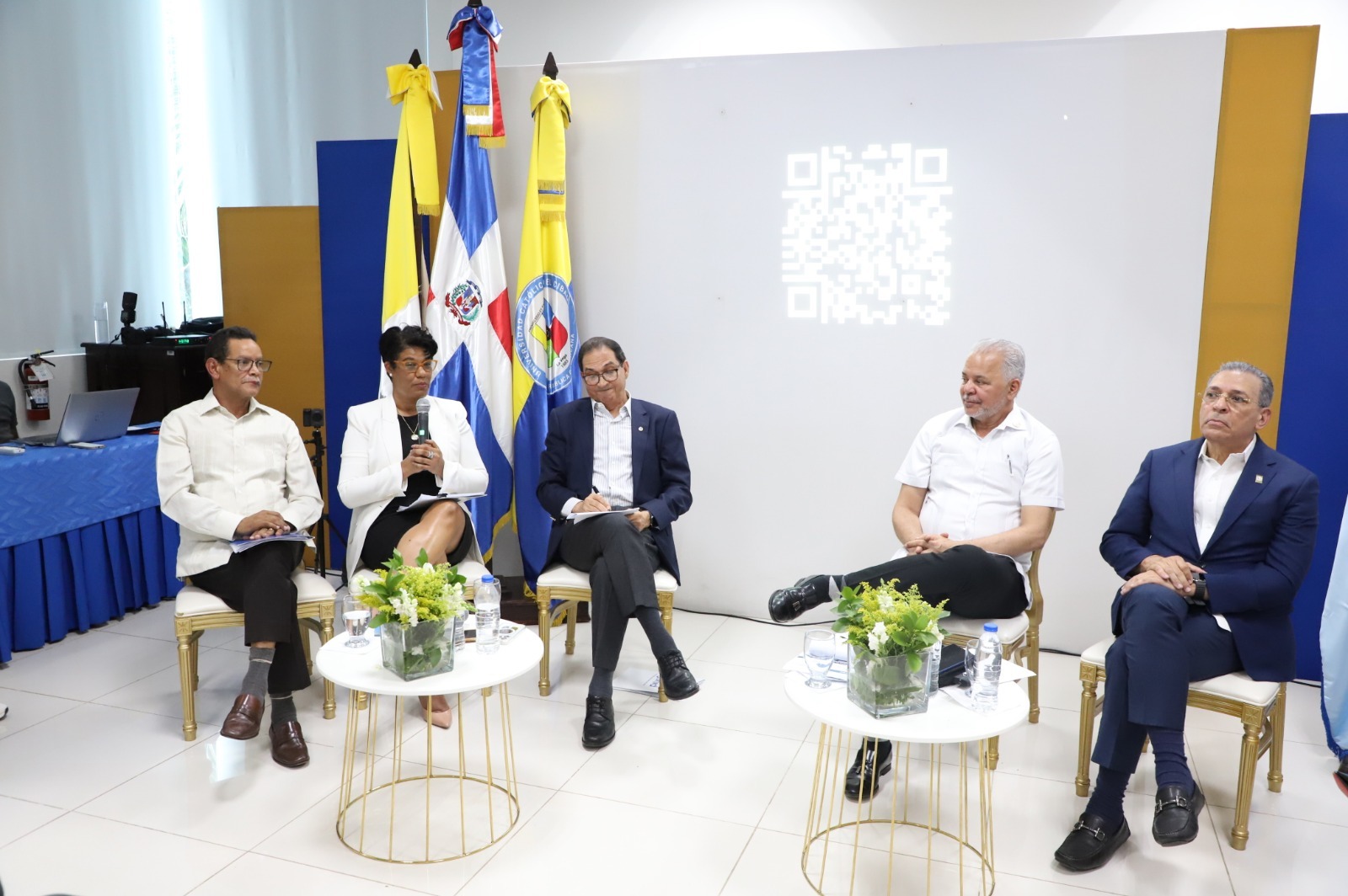 LA VEGA (R. Dominicana). – La Empresa de Generación Hidroeléctrica Dominicana (EGEHID) participó en el panel “Impacto y sostenibilidad del proyecto Presa de Guaigüí: un diálogo entre la academia y la comunidad”, organizado por la Universidad Católica del Cibao (Ucateci), en el cual expertos, autoridades y líderes sociales analizaron la viabilidad, beneficios y retos de esta obra estratégica para el suministro de agua y energía en la provincia de La Vega.