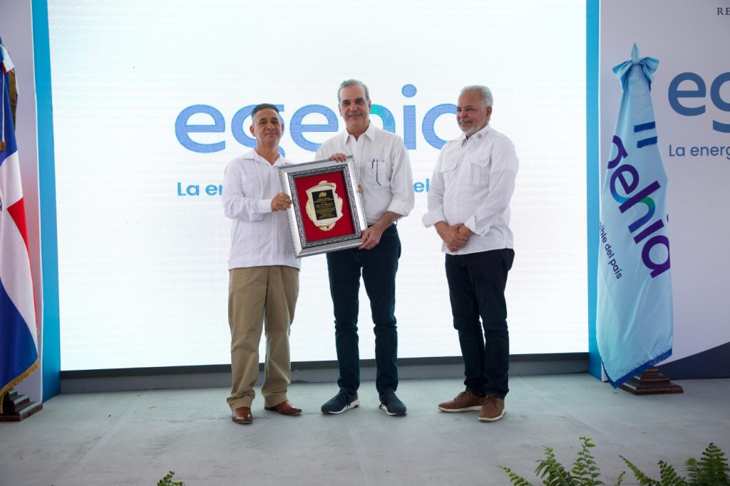 LA VEGA/SANTIAGO (R. Dominicana). - Con la presencia del presidente de la República, Luis Abinader, la Empresa de Generación Hidroeléctrica Dominicana (EGEHID) inauguró calles y carreteras intercomunitarias en el distrito municipal de Tavera (La Vega), Sabaneta (municipio Sabana Iglesia) y Las Charcas (municipio Santiago), por un valor global RD$ 1,025,073,394.94.
