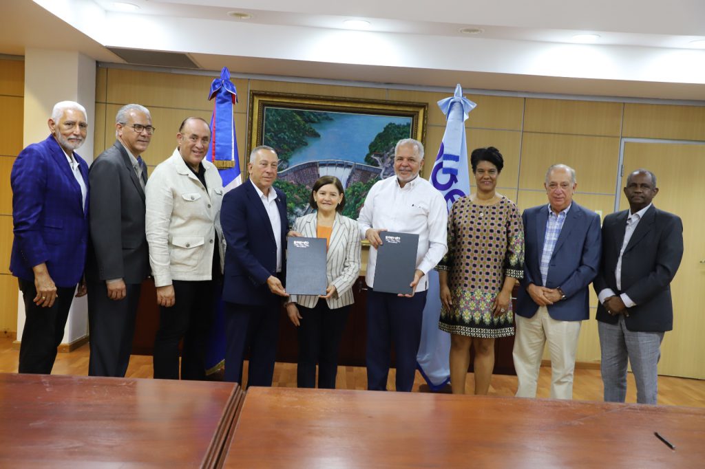 SANTO DOMINGO (R. Dominicana).- La Empresa de Generación Hidroeléctrica Dominicana (EGEHID) y la Cámara de Comercio y Producción de Peravia firmaron un acuerdo interinstitucional para la elaboración del Plan Estratégico de Desarrollo Sostenible (PEDS) 2025-2055, que servirá de hoja de ruta para fomentar el crecimiento económico, social, empresarial, turístico y ambiental de esta provincia del sur del país.