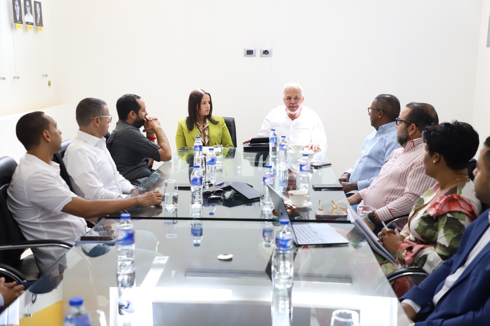 LA VEGA (R. Dominicana).- La Cámara de Comercio y Producción de La Vega manifestó su respaldo a la construcción del Proyecto de Aprovechamiento Múltiple Río Camú, Presa e Hidrobombeo Guaigüí, que ejecuta la Empresa de Generación Hidroeléctrica Dominicana (EGEHID), por considerar que es la obra que viene a resolver los problemas de desabastecimiento de agua potable en La Vega.