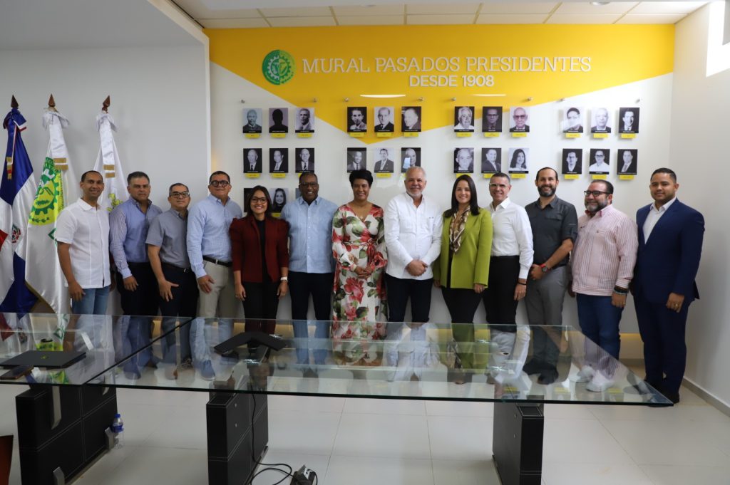 LA VEGA (R. Dominicana).- La Cámara de Comercio y Producción de La Vega manifestó su respaldo a la construcción del Proyecto de Aprovechamiento Múltiple Río Camú, Presa e Hidrobombeo Guaigüí, que ejecuta la Empresa de Generación Hidroeléctrica Dominicana (EGEHID), por considerar que es la obra que viene a resolver los problemas de desabastecimiento de agua potable en La Vega.