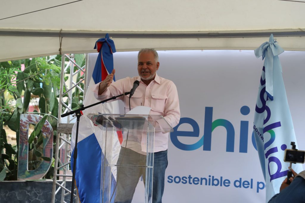 SANTIAGO (R.Dominicana).- La Empresa de Generación Hidroeléctrica Dominicana (EGEHID) entregó reconstruida y asfaltada la carretera El Flaire-Yerba de Culebra, en el municipio de Sabana Iglesia, provincia de Santiago, una obra de alto impacto para la población, que de inmediato percibe una mejoría de la calidad de vida.
