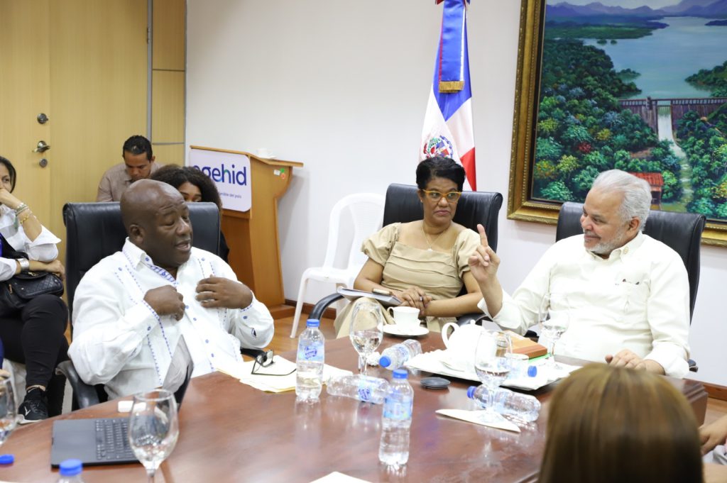 SANTO DOMINGO (R. Dominicana).- La Empresa de Generación Hidroeléctrica Dominicana (EGEHID) socializó el proyecto Plan Maestro Vía de Ronda Anillo Verde de San Cristóbal con autoridades, representantes de organizaciones comunitarias y líderes eclesiales.