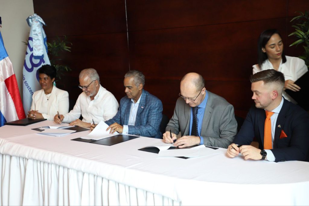 SANTO DOMINGO (R. Dominicana).- *Swedfund International AB* , institución financiera de desarrollo del Reino de Suecia, subvencionará los estudios diagnósticos para la rehabilitación, repotenciación y modernización de las *centrales hidroeléctricas Aguacate y Río Blanco* , a través de una cooperación no reembolsable de 6,000,000 de coronas suecas, equivalentes a unos 635,000 dólares.