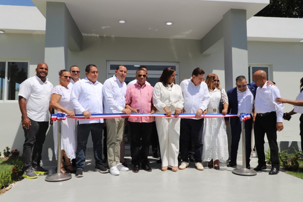 MONSEÑOR NOUEL (R. Dominicana).- La Empresa de Generación Hidroeléctrica Dominicana (EGEHID) inauguró una funeraria comunitaria en el distrito municipal de Jayaco, en Bonao, provincia de Monseñor Nouel.