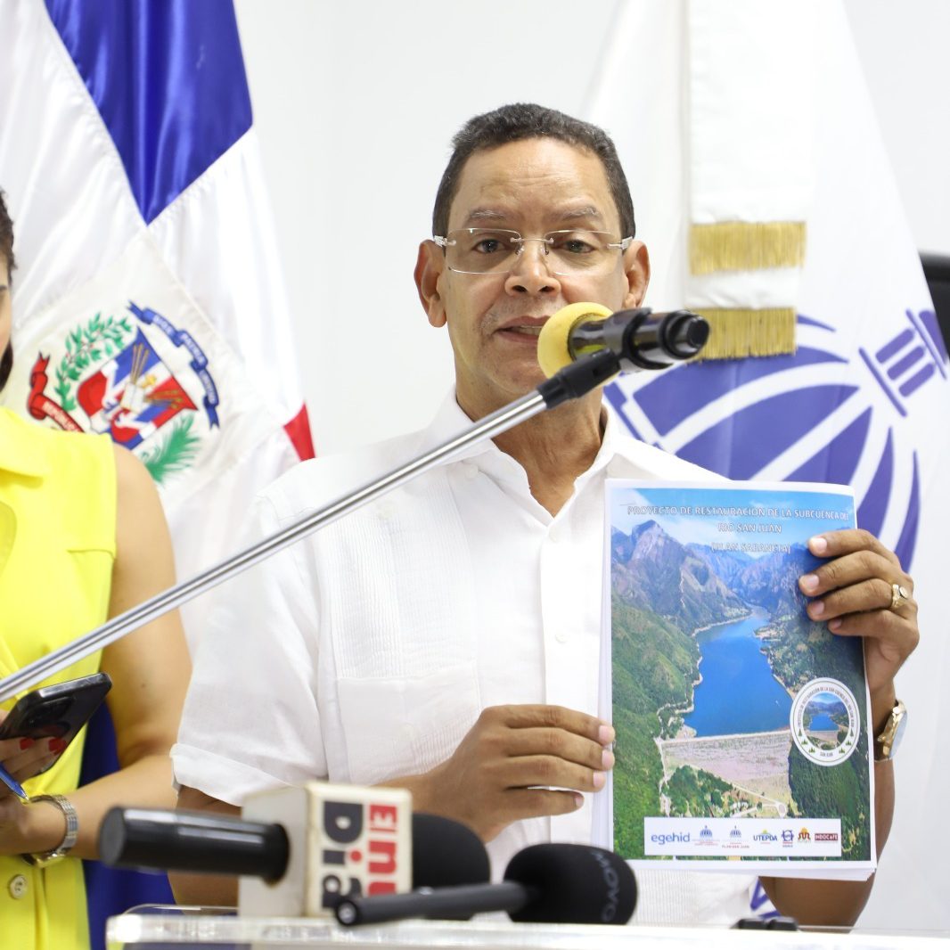 SAN JUAN (R. Dominicana). – La Empresa de Generación Hidroeléctrica Dominicana (EGEHID) entregó una primera partida de RD$ 33.5 millones, de un monto global de RD$128,561,623.97 que destinará al proyecto de recuperación de la subcuenca de la presa Sabaneta, perteneciente a la cuenca del río San Juan.