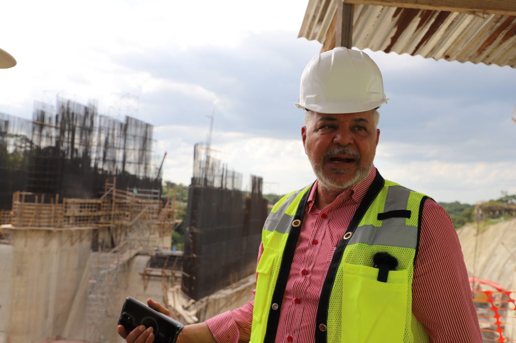 SANTIAGO RODRÍGUEZ (R. Dominicana).- Los trabajos de construcción de la presa Boca de los Ríos, que ejecuta la Empresa de Generación Hidroeléctrica Dominicana (EGEHID), se encuentran en un 74% de ejecución y se espera que a final de año 2025 alcancen el 85%.