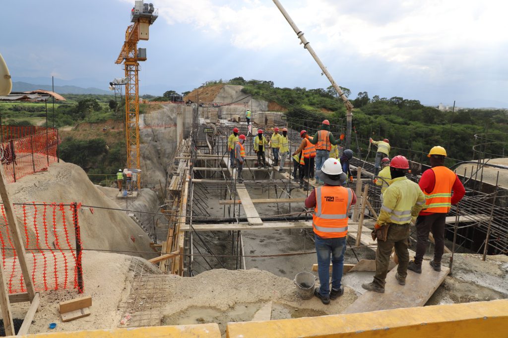SANTIAGO RODRÍGUEZ (R. Dominicana).- Los trabajos de construcción de la presa Boca de los Ríos, que ejecuta la Empresa de Generación Hidroeléctrica Dominicana (EGEHID), se encuentran en un 74% de ejecución y se espera que a final de año 2025 alcancen el 85%.