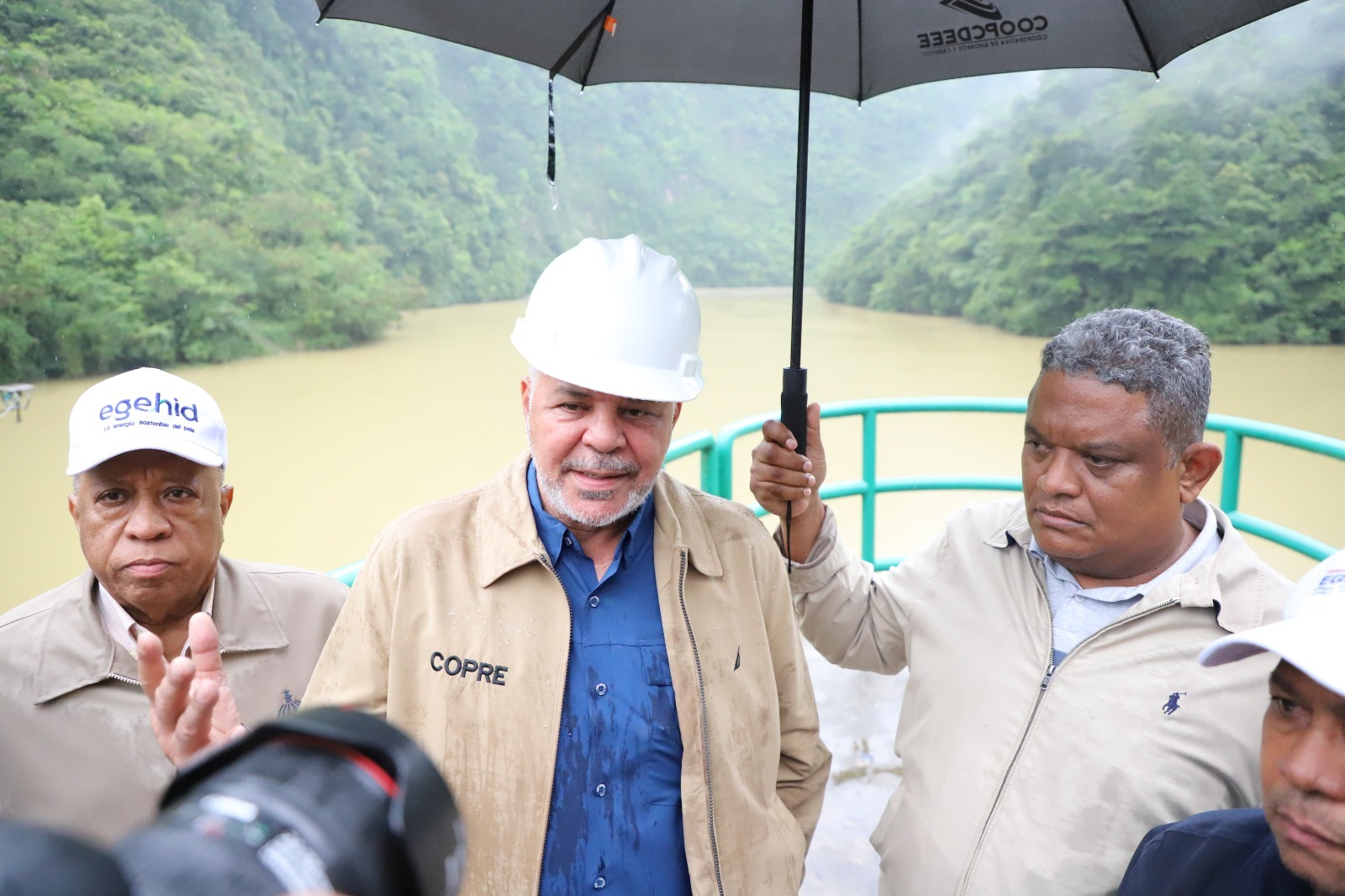 SAN CRISTÓBAL (R. Dominicana).- El administrador de la Empresa de Generación Hidroeléctrica Dominicana (EGEHID), ingeniero Rafael Salazar, recorrió las presas de Valdesia, Aguacate y el Contraembalse Las Barías para revisar el manejo de estos sistemas, a propósito de las lluvias provocadas por la tormenta tropical Melissa, ahora convertida en huracán.