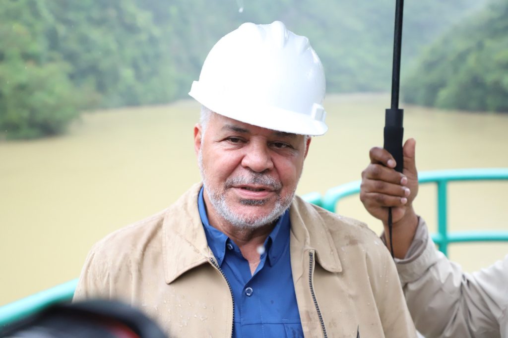 SAN CRISTÓBAL (R. Dominicana).- El administrador de la Empresa de Generación Hidroeléctrica Dominicana (EGEHID), ingeniero Rafael Salazar, recorrió las presas de Valdesia, Aguacate y el Contraembalse Las Barías para revisar el manejo de estos sistemas, a propósito de las lluvias provocadas por la tormenta tropical Melissa, ahora convertida en huracán.