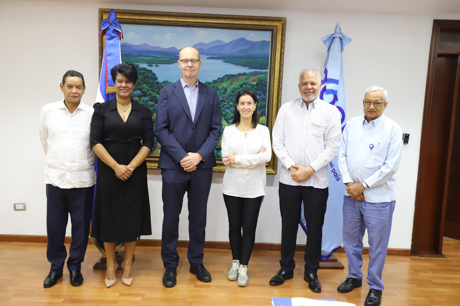 SANTO DOMINGO (R. Dominicana).- La Empresa de Generación Hidroeléctrica Dominicana (EGEHID) recibió en su sede a una delegación de la entidad Swed Fund de Suecia, en el marco de un acuerdo de colaboración para el proyecto de repotenciación y modernización de las principales centrales hidroeléctricas del país.