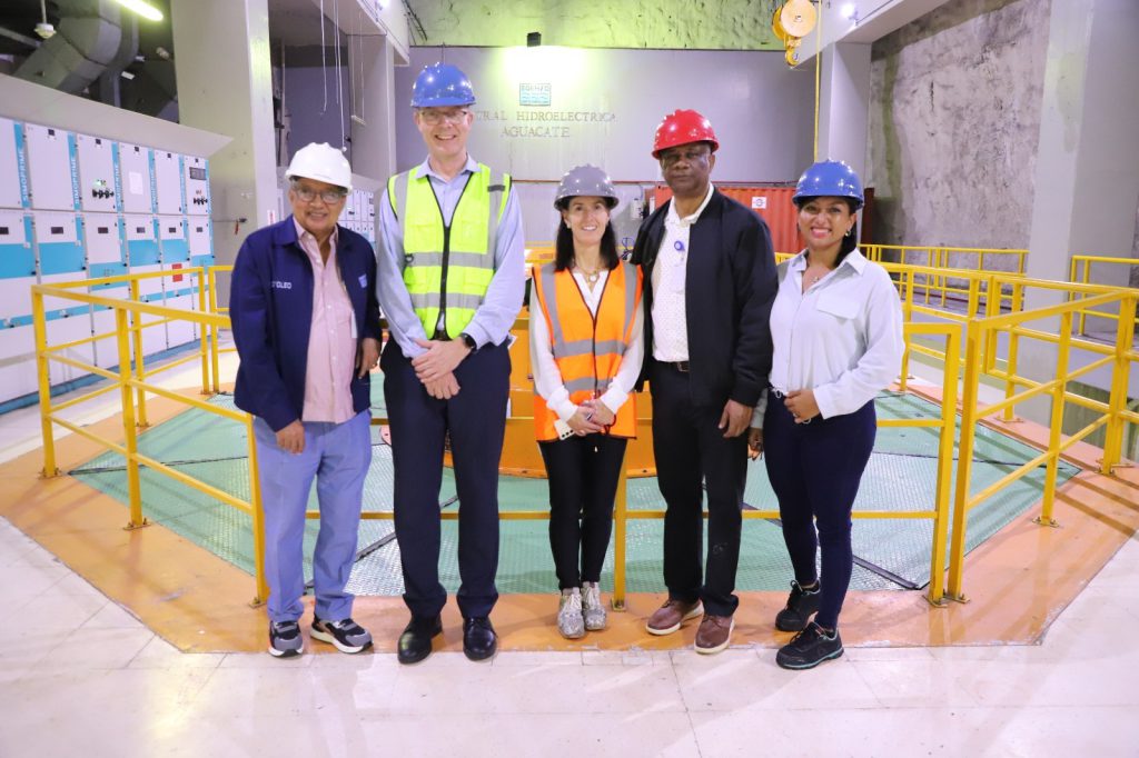 SANTO DOMINGO (R. Dominicana).- La Empresa de Generación Hidroeléctrica Dominicana (EGEHID) recibió en su sede a una delegación de la entidad Swed Fund de Suecia, en el marco de un acuerdo de colaboración para el proyecto de repotenciación y modernización de las principales centrales hidroeléctricas del país.
