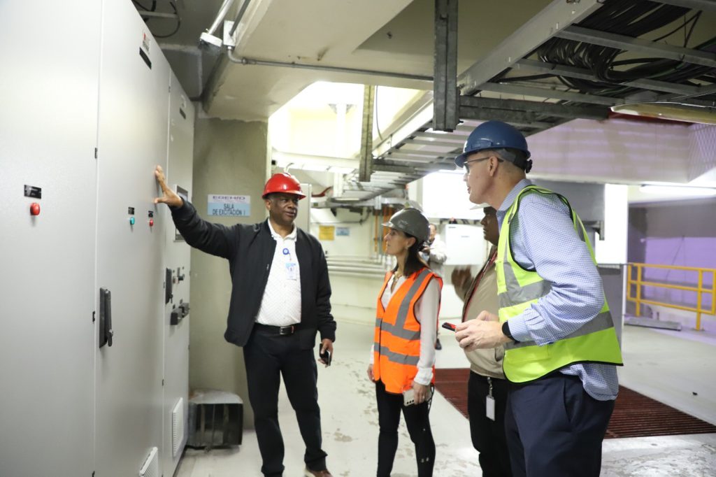 SANTO DOMINGO (R. Dominicana).- La Empresa de Generación Hidroeléctrica Dominicana (EGEHID) recibió en su sede a una delegación de la entidad Swed Fund de Suecia, en el marco de un acuerdo de colaboración para el proyecto de repotenciación y modernización de las principales centrales hidroeléctricas del país.