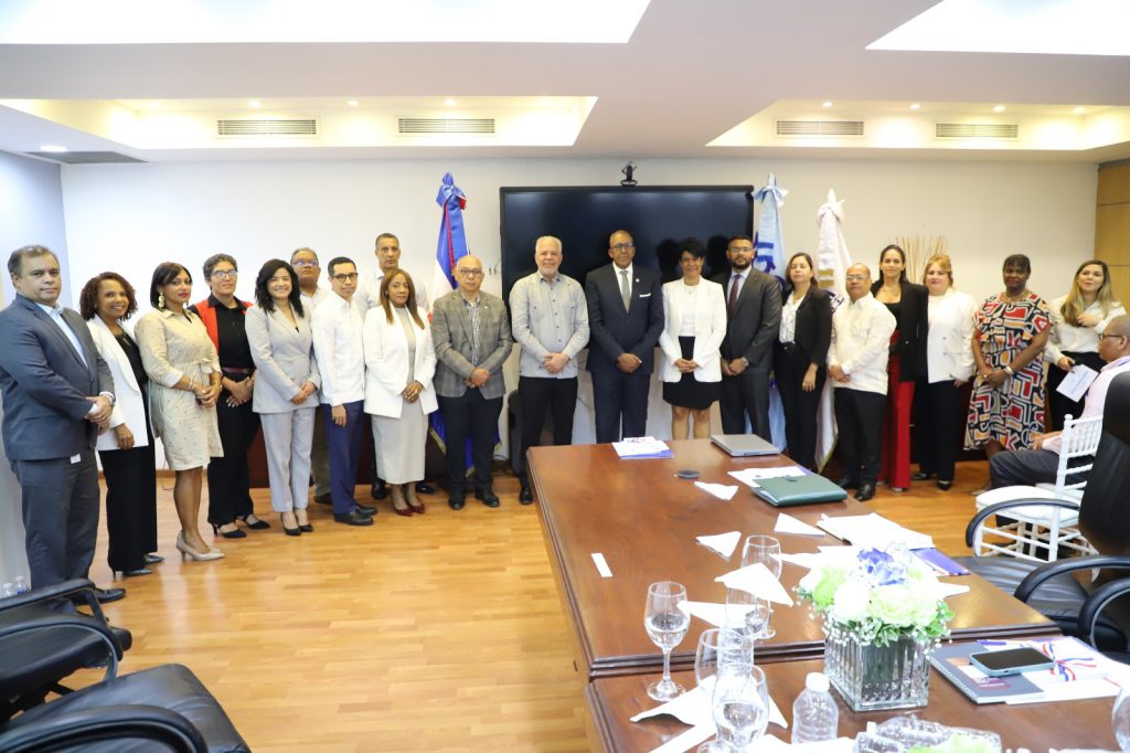 SANTO DOMINGO (R. Dominicana).- Los colaboradores de las áreas de Contraloría, Auditoría Interna y Planificación de la Empresa de Generación Hidroeléctrica Dominicana (EGEHID) iniciaron su formación en materia de control interno con enfoque estratégico, en colaboración con la Contraloría General de la República y la Escuela Nacional de Control Interno.