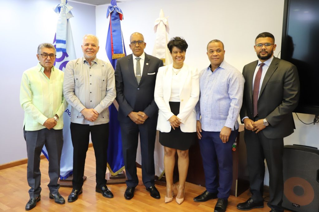 SANTO DOMINGO (R. Dominicana).- Los colaboradores de las áreas de Contraloría, Auditoría Interna y Planificación de la Empresa de Generación Hidroeléctrica Dominicana (EGEHID) iniciaron su formación en materia de control interno con enfoque estratégico, en colaboración con la Contraloría General de la República y la Escuela Nacional de Control Interno.
