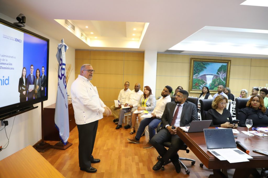 SANTO DOMINGO (R. Dominicana).- Los colaboradores de las áreas de Contraloría, Auditoría Interna y Planificación de la Empresa de Generación Hidroeléctrica Dominicana (EGEHID) iniciaron su formación en materia de control interno con enfoque estratégico, en colaboración con la Contraloría General de la República y la Escuela Nacional de Control Interno.