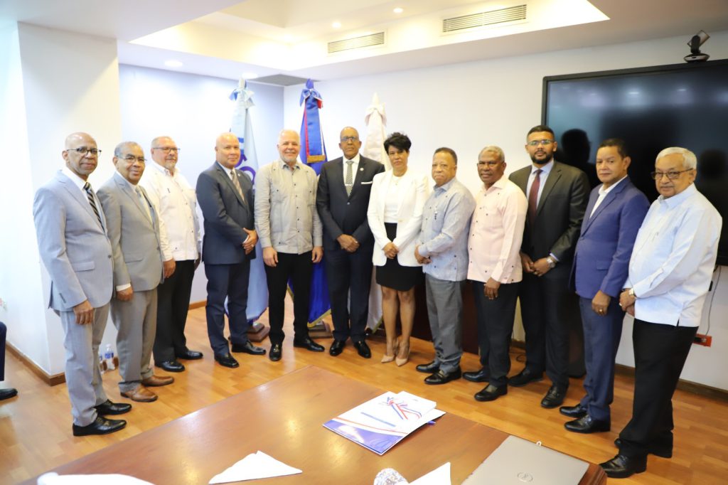 SANTO DOMINGO (R. Dominicana).- Los colaboradores de las áreas de Contraloría, Auditoría Interna y Planificación de la Empresa de Generación Hidroeléctrica Dominicana (EGEHID) iniciaron su formación en materia de control interno con enfoque estratégico, en colaboración con la Contraloría General de la República y la Escuela Nacional de Control Interno.