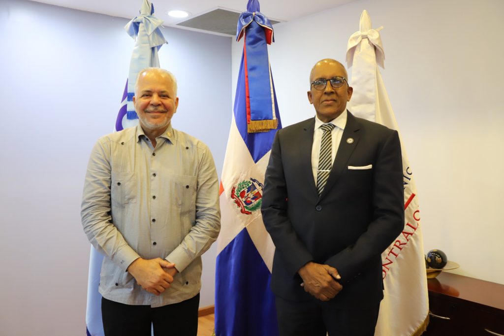 SANTO DOMINGO (R. Dominicana).- Los colaboradores de las áreas de Contraloría, Auditoría Interna y Planificación de la Empresa de Generación Hidroeléctrica Dominicana (EGEHID) iniciaron su formación en materia de control interno con enfoque estratégico, en colaboración con la Contraloría General de la República y la Escuela Nacional de Control Interno.