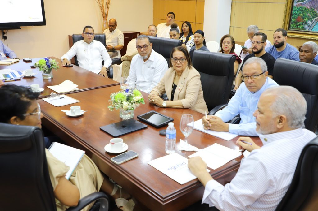 SANTO DOMINGO (R. Dominicana).- La Empresa de Generación Hidroeléctrica Dominicana (EGEHID) conformó el Comité de Veedores del Proyecto Hidroeléctrico La Gina, con una amplia representación de distintos sectores y comunidades de la provincia de Peravia, entre ellos el obispo de la Diócesis de Baní, monseñor Faustino Burgos.