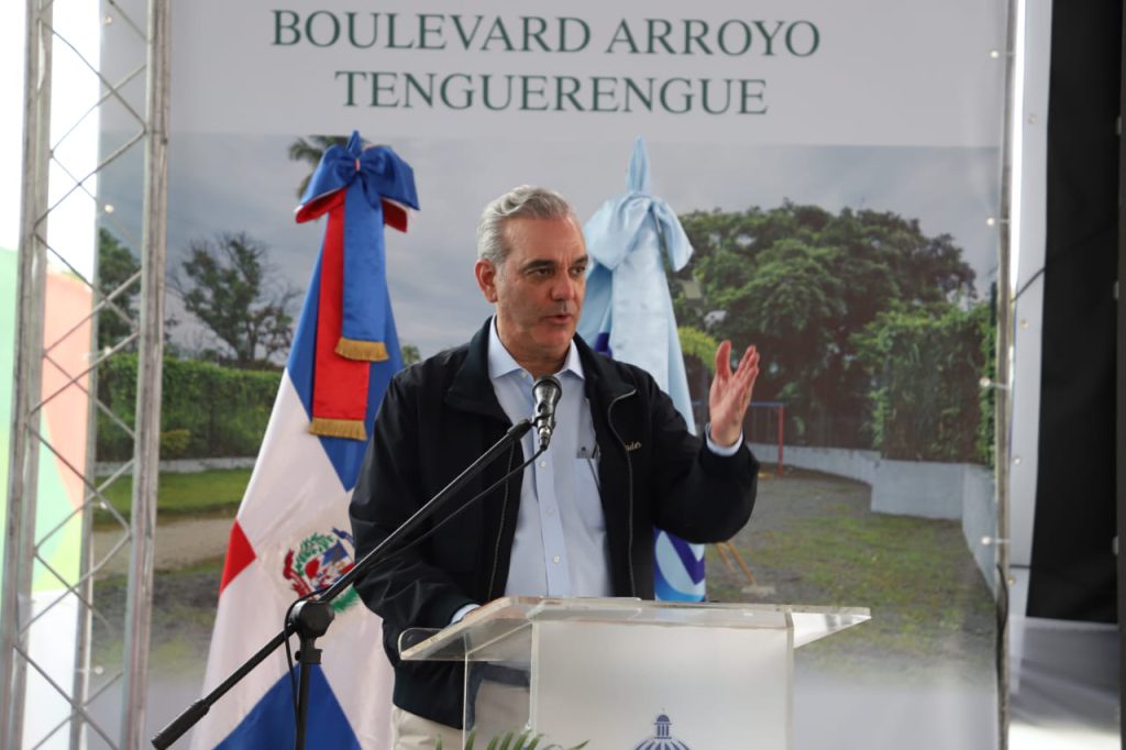 SAN JUAN (R. Dominicana).- El presidente de la República, Luis Abinader, entregó al municipio de San Juan de la Maguana el anhelado Bulevar Tenguerengue, en cuya obra EGEHID aportó la verja perimetral, de 6.6 kilómetros de longitud, aceras, puertas de acceso al bulevar y embellecimiento de las áreas, con base en un acuerdo con la Alcaldía y la Gobernación Provincial.