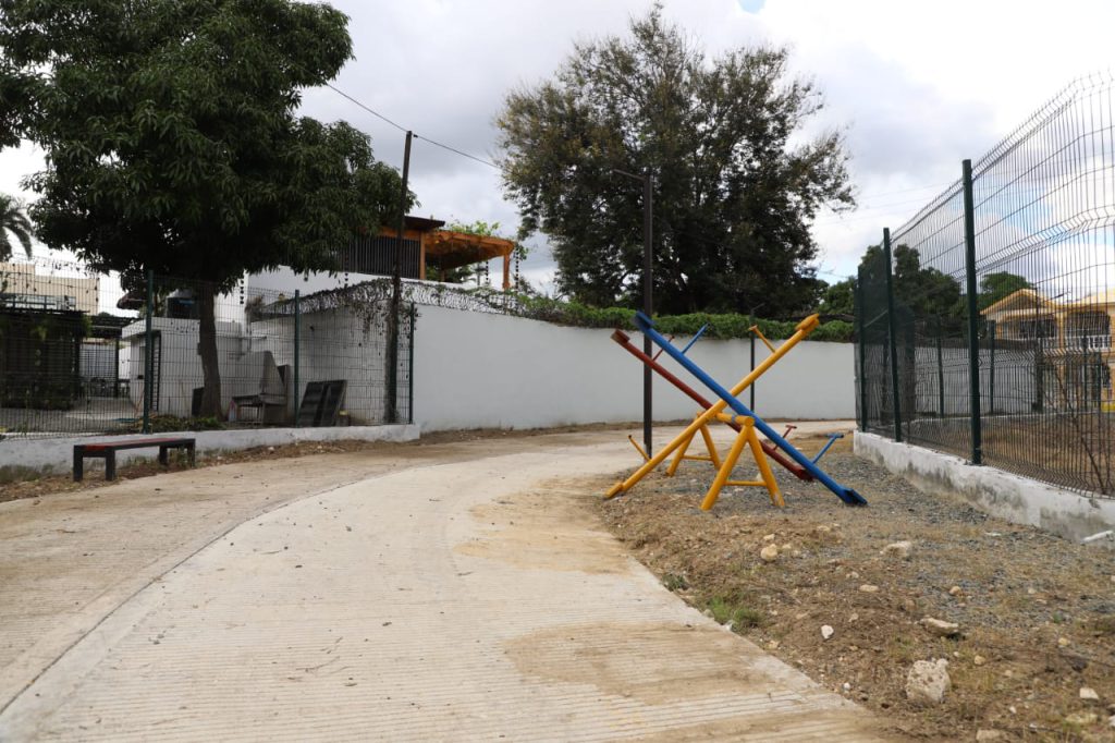 SAN JUAN (R. Dominicana).- El presidente de la República, Luis Abinader, entregó al municipio de San Juan de la Maguana el anhelado Bulevar Tenguerengue, en cuya obra EGEHID aportó la verja perimetral, de 6.6 kilómetros de longitud, aceras, puertas de acceso al bulevar y embellecimiento de las áreas, con base en un acuerdo con la Alcaldía y la Gobernación Provincial.