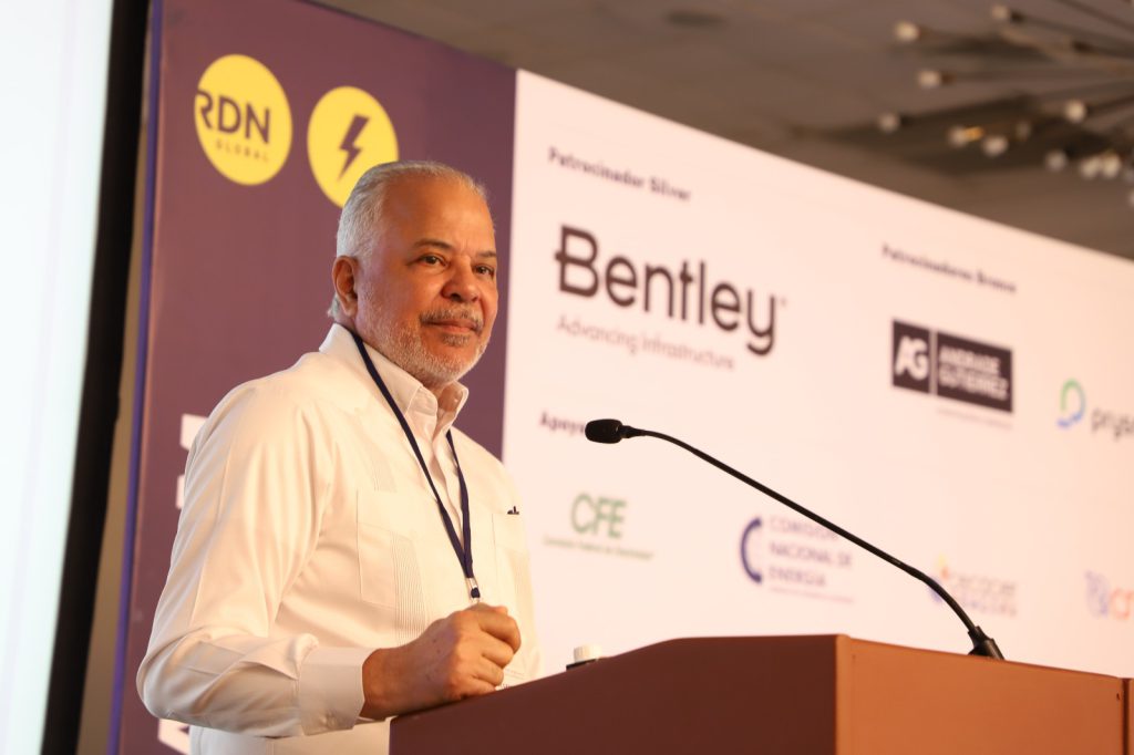 SANTO DOMINGO (R. Dominicana).- El administrador de la Empresa de Generación Hidroeléctrica Dominicana (EGEHID), ingeniero Rafael Salazar, presentó el Máster Plan EGEHID 2028 como el buque insignia de la institución, en la apertura de la primera edición de la Cumbre de Energía de Latinoamérica, que se celebra en el país.