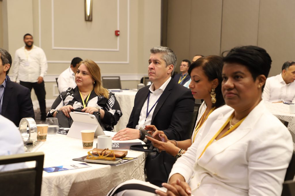 SANTO DOMINGO (R. Dominicana).- El administrador de la Empresa de Generación Hidroeléctrica Dominicana (EGEHID), ingeniero Rafael Salazar, presentó el Máster Plan EGEHID 2028 como el buque insignia de la institución, en la apertura de la primera edición de la Cumbre de Energía de Latinoamérica, que se celebra en el país.