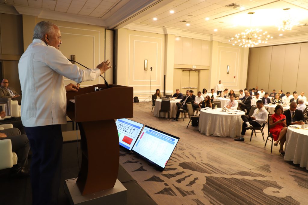 SANTO DOMINGO (R. Dominicana).- El administrador de la Empresa de Generación Hidroeléctrica Dominicana (EGEHID), ingeniero Rafael Salazar, presentó el Máster Plan EGEHID 2028 como el buque insignia de la institución, en la apertura de la primera edición de la Cumbre de Energía de Latinoamérica, que se celebra en el país.