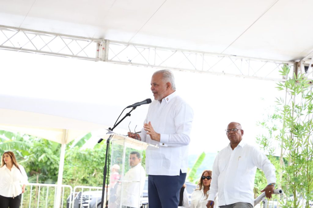 SAN CRISTÓBAL (R. Dominicana).- El presidente de la República, Luis Abinader, dejó inaugurada la carretera que enlaza las comunidades de Sabana Toro y La Rosa, en San Cristóbal, cuya reconstrucción conllevó una inversión de RD$ RD$ 200,982,601.80.
