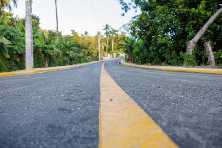 SAN CRISTÓBAL (R. Dominicana).- El presidente de la República, Luis Abinader, dejó inaugurada la carretera que enlaza las comunidades de Sabana Toro y La Rosa, en San Cristóbal, cuya reconstrucción conllevó una inversión de RD$ RD$ 200,982,601.80.